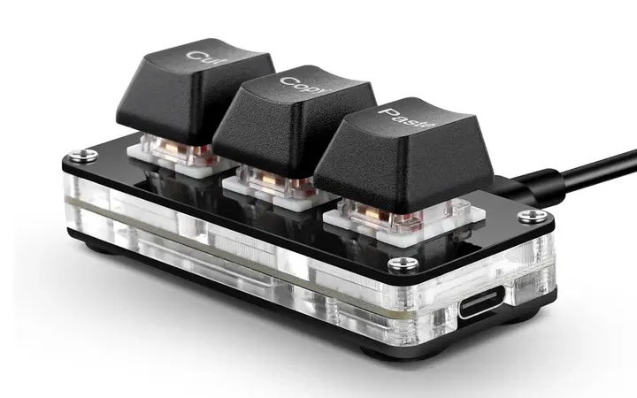 SayoDevice CM3 noir : 3 touches mécaniques sur un boîtier transparent.